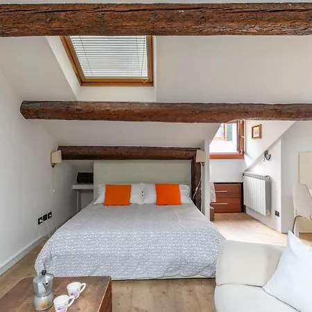 公寓 Lovely Attic For 4 Person With Wifi - A/c