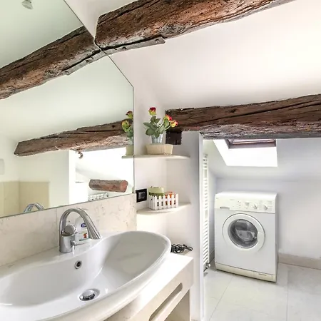 公寓 Lovely Attic For 4 Person With Wifi - A/c *