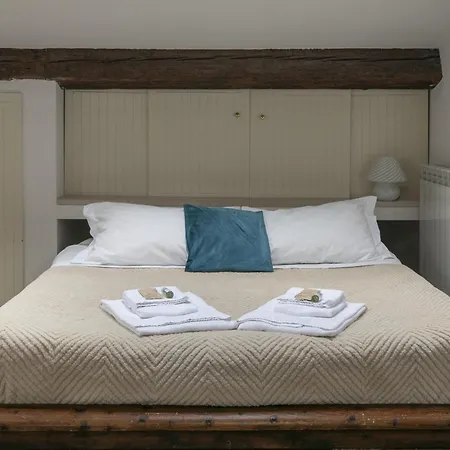 Lovely Attic For 4 Person With Wifi - A/c 公寓 威尼斯