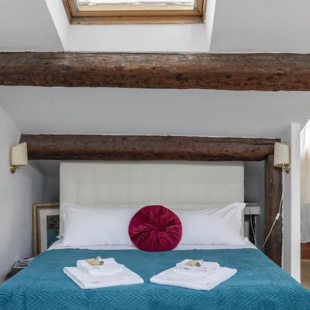 公寓 Lovely Attic For 4 Person With Wifi - A/c *