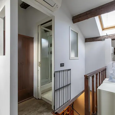 Lovely Attic For 4 Person With Wifi - A/c 公寓