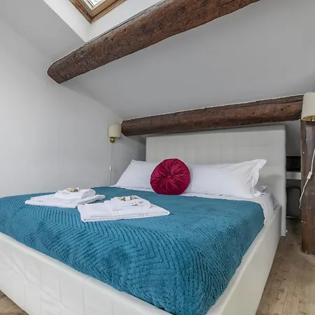公寓 Lovely Attic For 4 Person With Wifi - A/c