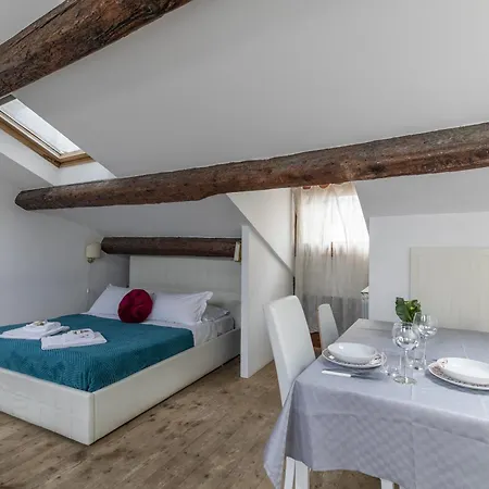 公寓 Lovely Attic For 4 Person With Wifi - A/c *