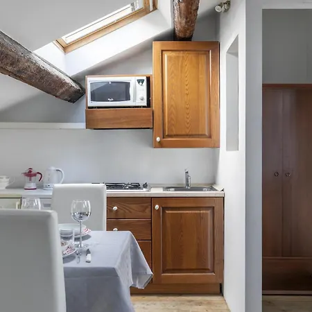 公寓 Lovely Attic For 4 Person With Wifi - A/c *