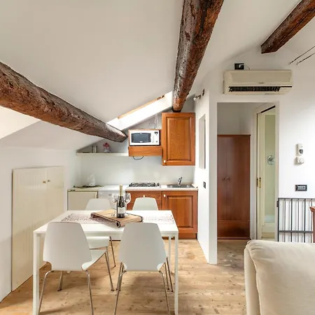 Lovely Attic For 4 Person With Wifi - A/c Apartment Venedig