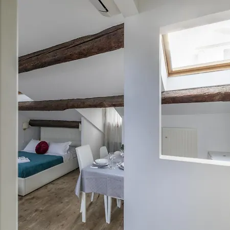 Lovely Attic For 4 Person With Wifi - A/c Venedig