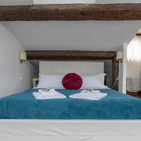Lovely Attic For 4 Person With Wifi - A/c Apartment
