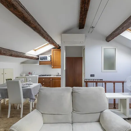 Apartment Lovely Attic For 4 Person With Wifi - A/c Venedig