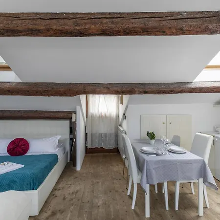Apartment Lovely Attic For 4 Person With Wifi - A/c Venedig